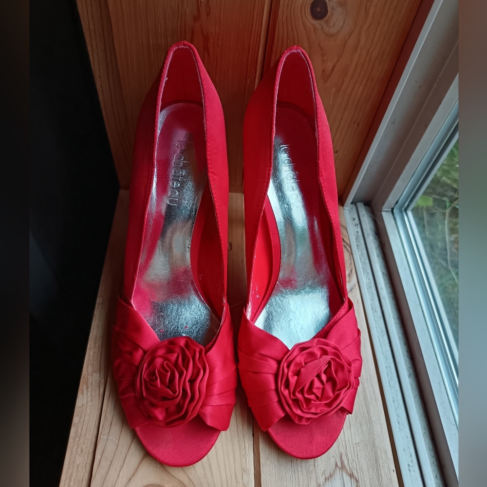 Le Château Red Flower Peep-Toe Heels